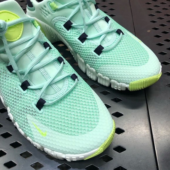 Nike Free Metcon 4 Sneakers - Picture 7 of 15
